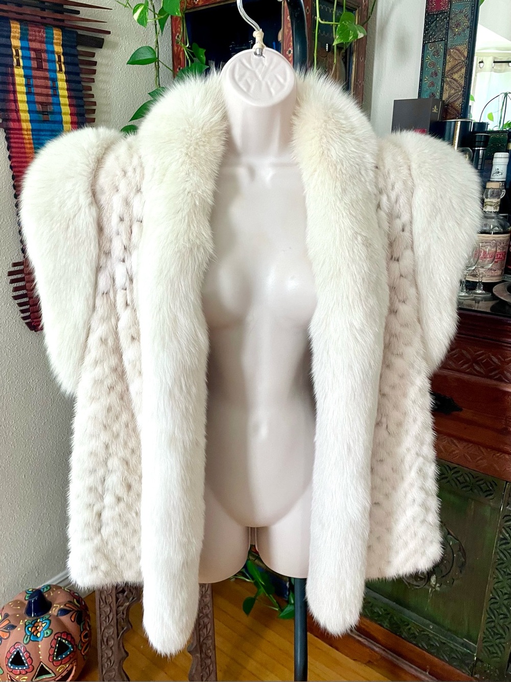 Stunning!! Vintage 1980’s Dynasty Diamond Pattern White Fox Fur Vest M L